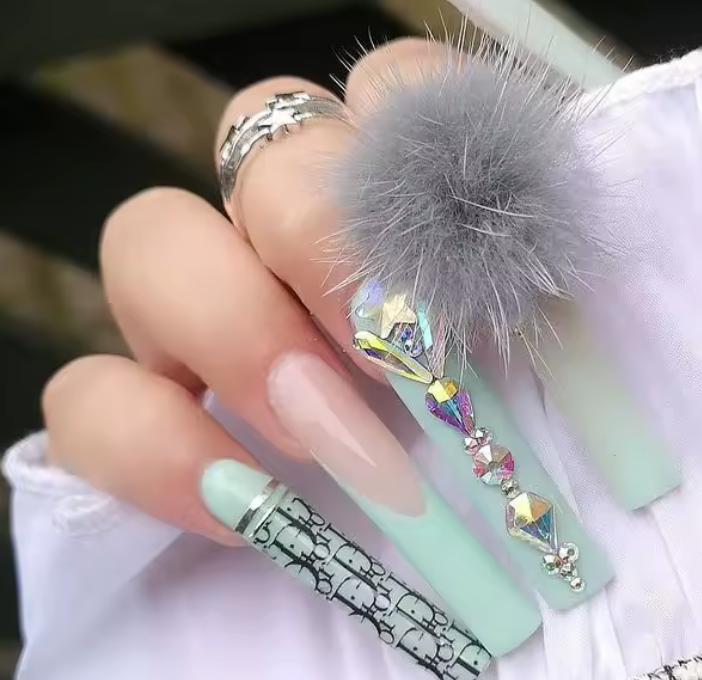 Boîte de Pompons Colorés | 24 Charms Doux pour Nail Art